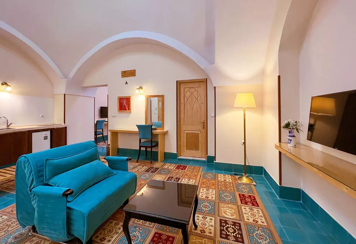 Alibaba https://cdn.alibaba.ir/ostorage/hotel-accommodation-images/686cfbebac13a7ed0d8556e6_رویال سوئیت (1).webp